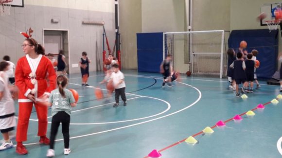 Festa di Natale anche per il Minibasket, che divertimento!